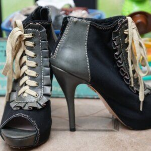 BETSEY JOHNSON ZZOEY BLACK MULTI 7.5